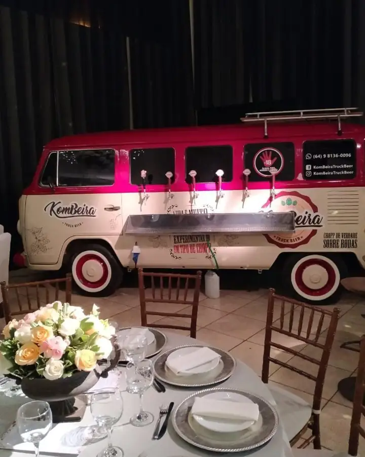 Kombi da KomBeira montada em uma recepção de casamento