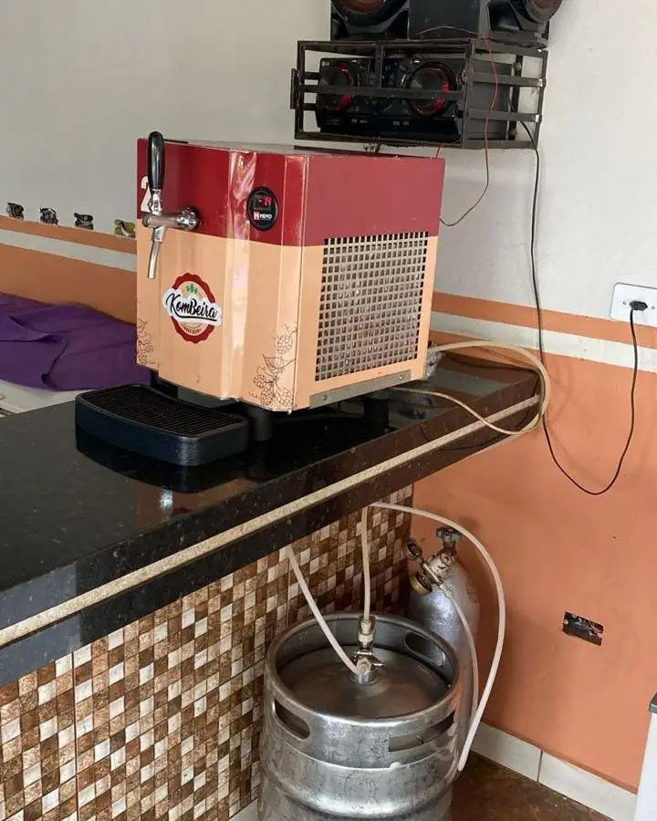Chopeira KomBeira instalada em uma área de festa