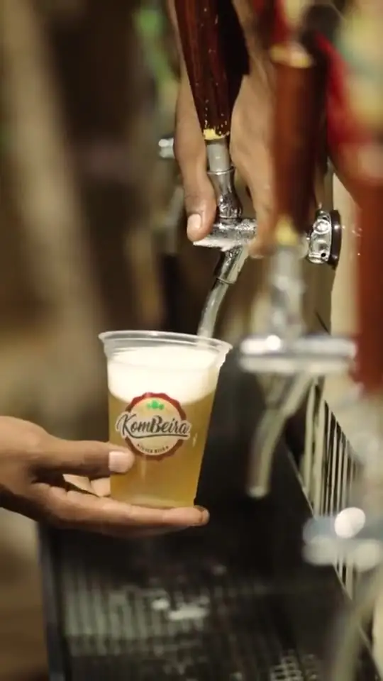 Chopp sendo servido